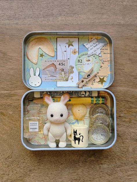 altoid wallet, altoid purse, sylvanian families, calico critters, collage, aesthetic, vintage stamps, miffy, stars Tin Wallet, Altoids Wallet, Mint Tin Crafts, Calico Critters Families, Tin Case, Altoid Tin, Altoids Tins, Collage Diy, Mint Tins