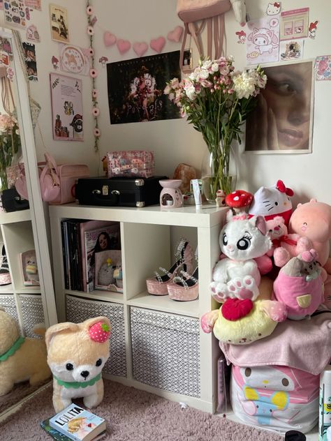 Sanrio Room Decor, Sanrio Bedroom, Sanrio Room, Cute Bedroom Ideas, Bedroom Deco, Room Redesign, Girly Room, Cute Room Ideas, Pretty Room