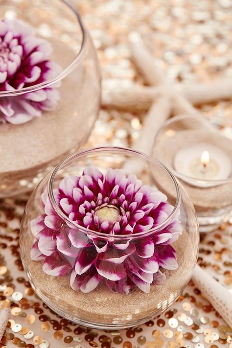 Diy Wedding Flower Centerpieces, Cheap Wedding Centerpieces, Diy Wedding Centerpieces, Summer Table Decorations, Frugal Wedding, Beach Wedding Centerpieces, Boda Diy, Tafel Decor, Wedding Sand