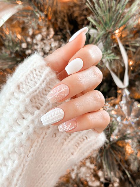 Nude Winter Nails Acrylic, Sweater Art Nails, Winter Nail Designs Snowflakes, Sweater Nail Christmas, Holiday Sweater Nails, Sweater Nails Winter, Nail Art Designs For Winter, Christmas Nails Sweater, Acrylic Nails For Winter