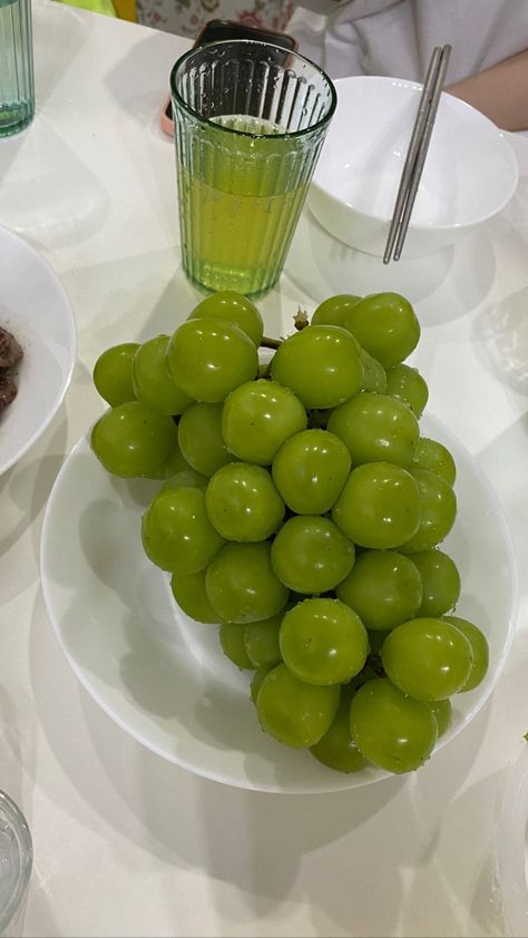 Muscat Grapes, Fruit Grapes, Healthy Lunch Snacks, Green Grape, Yummy Ice Cream, Lr Preset, Chocolate Fruit, Cute Food Art, Food Therapy