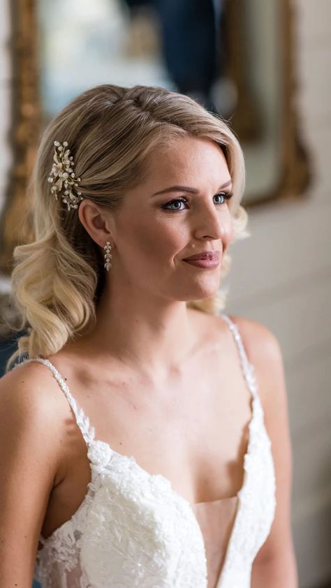 Wedding Down Hairstyles Short Hair, Short One Sided Hairstyle, Hair Down Shoulder Length Wedding, Wedding Bob Hairstyles Straight, Short To Medium Wedding Hairstyles, Bridal Hairstyles For Mid Length Hair, Bridal Hair Mid Length Half Up, Modern Wedding Hairstyles Short Hair, Short Bob Hair Wedding Styles