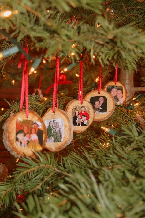 A cute idea we came up with to commemorate our Christmas tree and family for each year.  Just cut off part of the tree trunk before you set it up, drill a hole for a ribbon, take a current family picture and mod podge it on with the date on the back.  These are my favorite ornaments on the tree! Set It Up, Christmas Tree With Gifts, Tree Stump, Family Picture, Wood Work, Christmas Advent, Mod Podge, Christmas Activities, Xmas Crafts