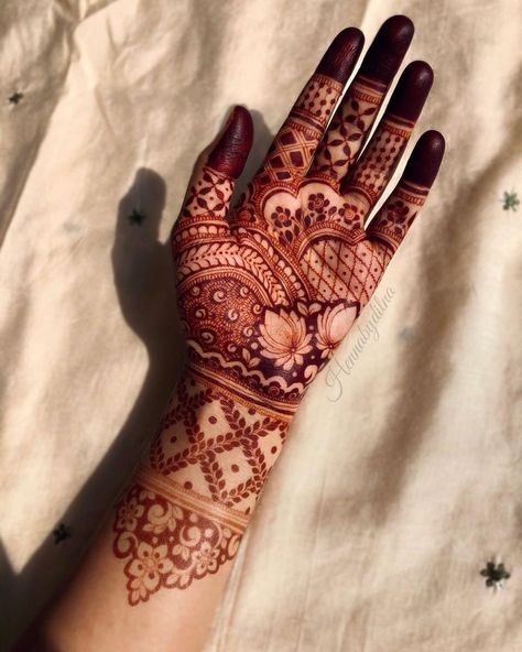 Henna Or Mehndi in Urdu Culture of centrl asia India Pakistan Turkish Africa Arab Countries Wedding Eid Speical #mehndi #henna #wedding #hennaart #hennaartist #mehndidesigns #hennatattoo #mehendi #mehndidesign #hennadesign #mehndiartist #hennadesigns #mehndiart #bride #bridalhenna #hennainspire #art #hennalove #indianwedding #bridalmehndi #bridal #mehandi #love #hennawedding #pakistaniwedding #hennainspo #mehndilove #whitehenna #mehndibride #hennainspiration #fashion #wedding #aesthetic #mehndi Mahendi Design Latest, Small Mehndi Designs, New Mahendi Design, Small Mehndi, Mehndi Designs For Front Hand, Front Mehndi Design, Mehndi Designs For Kids, Very Simple Mehndi Designs, Latest Henna Designs