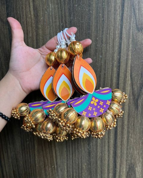 MDF Diya Cutout Wall Hanging ❤️😊 @nuttsstore Follow For More Videos 🥀 Small MDF Diya Wall Hanging For Decoration Like :- Diwali , Navratri, Durgapuja , Wedding, And All Occasions What are you waiting , Go And Buy Know Call on this number :- 9971919472 If you want to anything please send me a dm #instagram #instagoods #instalike #instaviral #viral #viralvideos #explorar #exploremore #insta #diwali #diwalidecor #diwalivibes✨ #wallhanging #walldecor #decorativearts #craft #artwork #post #... Diwali Giveaways Ideas, Diwali Balcony Decoration, Door Toran, Diya Decoration, Diwali Decoration Items, Door Hanging Decorations, Diwali Decorations At Home, Diy Diwali Decorations, Diwali Diya