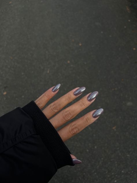 Chrome nails❤️‍🔥 @lisefjell Crome Purple Nail, Cool Edgy Nails, Chrome Ombre Nails Almond, Chrome Over Black Nails, Dark Grey Chrome Nails, Black With Chrome Nails, Light Grey Chrome Nails, Short Square Chrome Nails, Black Chrome Nails Almond