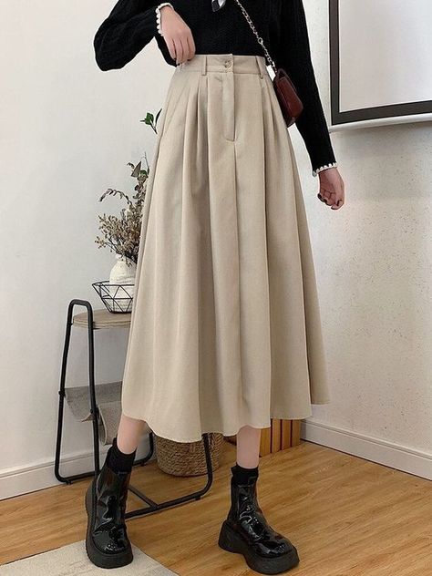 Beige Long Skirt, Beige Skirt Outfit, Long Skirt Fashion, Draping Fashion, Long Skirt Outfits, Muslim Outfits Casual, Winter Skirt Outfit, Iranian Women Fashion, Outfit Styles