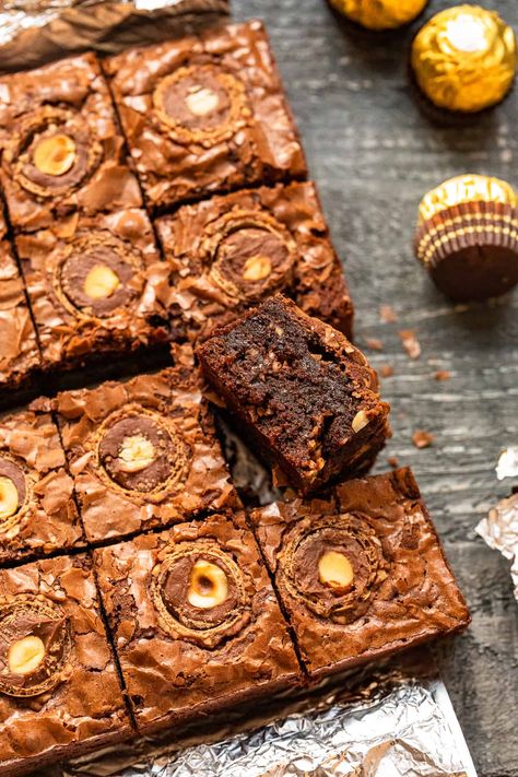 Ferraro Rocher Cookies, Ferrero Rocher Cookies, Ferrero Rocher Dessert, Ferrero Rocher Brownies, Brownie Photography, Ferrero Rocher Inspired Recipes, Brownies Ideas, Hazelnut Brownies, Birthday Brownies