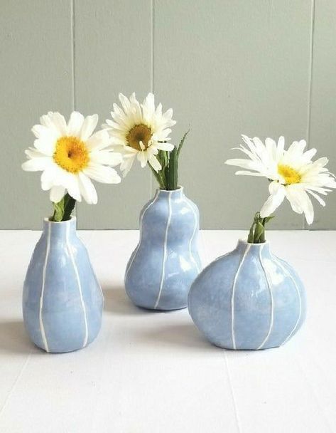 Ceramic Small Gifts, Ceramic Centerpieces Wedding, Bud Vase Ceramic, Mini Ceramic Vase, Small Ceramic Vase, Vase Ceramic Design, Clay Vase Ideas, Ceramic Vase Ideas, Fun Vases