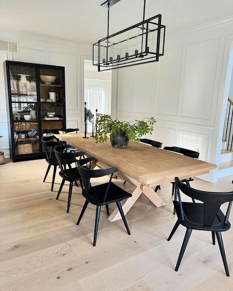 ADM Flooring® (@admflooring) • Instagram photos and videos Oak Table And Black Chairs, Dining Room Oak Floors, White Oak Table With Black Chairs, Oak Table With Black Chairs, Dining Table And Black Chairs, Table With Black Chairs, White Oak Table, Kitchen Dining Room Combo, Light Oak Floors