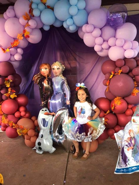 Frozen 2 Balloon Garland, Frozen 3rd Birthday, Elsa 2, 2 Balloon, Balloon Tree, Anna Birthday, Elsa Birthday, Round Backdrop, Baby Birthday Party