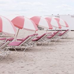 real cute 50s Beach Aesthetic, 50s Beach, Surfer Aesthetic, National Pink Day, Soft Pink Theme, Pink Ocean, Cali Girl, Summer Celebration, Pink Beach