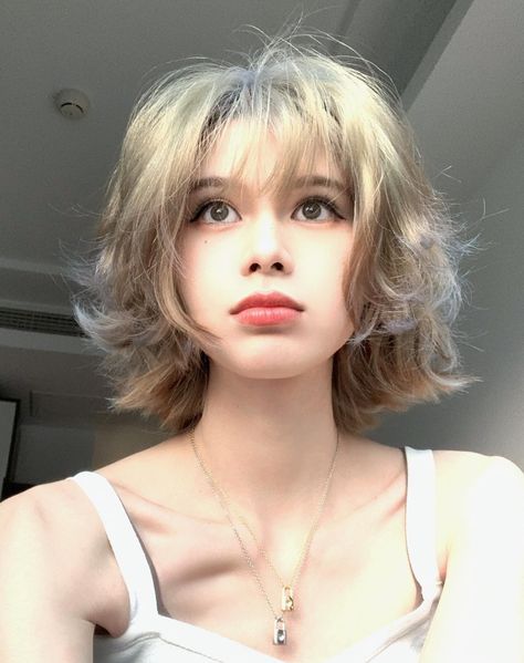 Short Hair With Shaggy Bangs, Short Layers Wispy Bangs, Short Hair Ideas With Bangs And Layers, Kawaii Short Haircut, Kawaii Haircut Short, Short Shaggy Womens Haircuts, Short Shaggy With Bangs, Short Fluffy Haircuts With Bangs, Woftcut For Girl