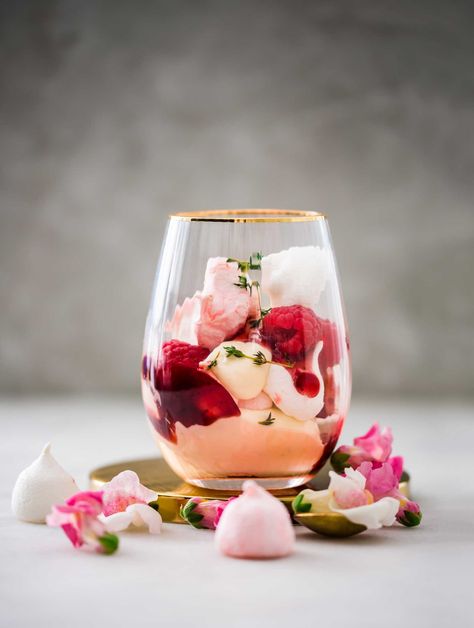 Thyme Dessert, Dessert Canapes, Eton Mess Dessert, Eton Mess Recipe, Eaton Mess, Mediterranean Desserts, Berry Coulis, Desserts In A Glass, White Chocolate Strawberries