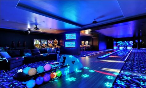 Cosmic bowling at home? Or maybe pinball? Why not? Sure to be popular with the kids and their friends. Home Bowling Alley, Home Game Room, Arcade Room, At Home Movie Theater, Bowling Alley, Tuscan Style, Home Movies, Entertainment Room, Dream Rooms