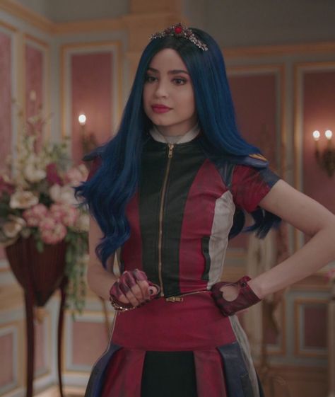 Eve Descendants, Princess Of Genovia, Dove Cameron Descendants, Descendants Evie, Descendants Pictures, Disney Descendants 2, Descendants Wicked World, Evie Descendants, Disney Descendants Movie