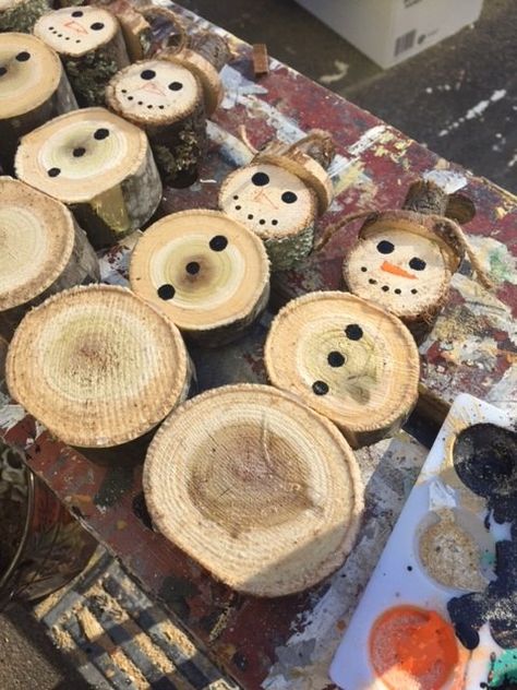 Diy Wood Snowman, Log Snowman, Wood Log Crafts, Christmas Log, Make A Snowman, Wooden Snowman, Wooden Christmas Decorations, Wood Slice Crafts, Diy Snowman