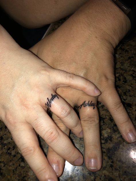 Tattoo On Ring Finger Name, Hubby Tattoo Ideas, Couples Ring Finger Tattoo Ideas, Name Tattoos Finger, Name Ring Tattoo, Significant Other Tattoos Names, Boyfriend Name Tattoo Ideas For Women, Finger Name Tattoos For Women, Ring Finger Tattoo Couple Marriage