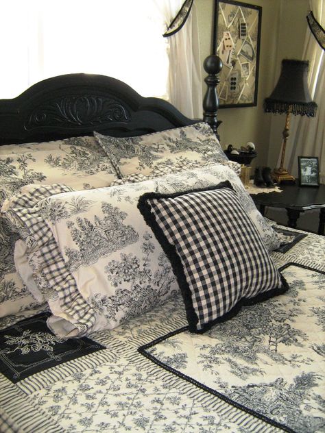 White French Country Bedroom, Black And White French Country, Toile Bedroom, French Country Style Bedroom, French Country Bedroom, Country Bedroom Furniture, Country Bedrooms, Black And White French, Toile Bedding