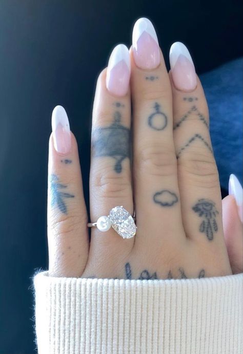 Ariana Grande Nails, Dalton Gomez, Engagement Unique, Ariana Grande Tattoo, Парные Тату, 문신 디자인, Rings Engagement, Unique Engagement, Dream Ring