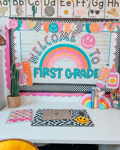 Classroom Theme Kindergarten, Preppy Bulletin Board, Groovy Classroom Theme, Colorful Classroom Theme, Preppy Classroom, Elementary Organization, Primary Classroom Displays, Classroom Shelves, Groovy Theme