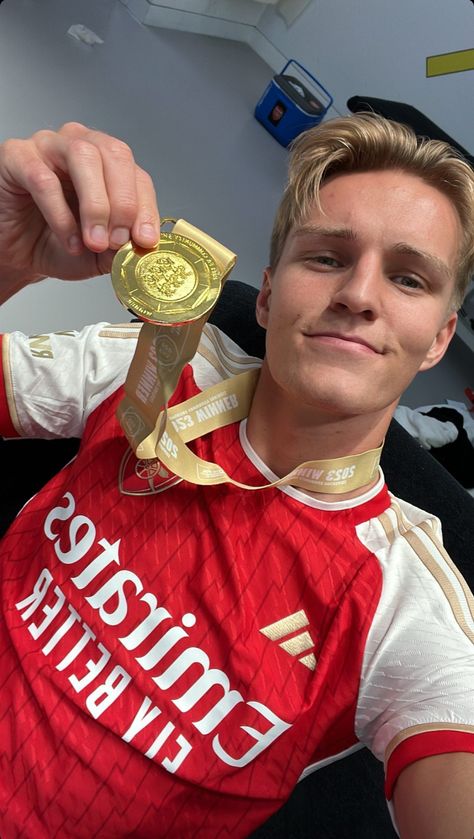 Arsenal Wallpaper, Arsenal Pictures, Arsenal Club, Arsenal Team, Martin Odegaard, Arsenal Wallpapers, Soccer Goals, Martin Ødegaard, Community Shield