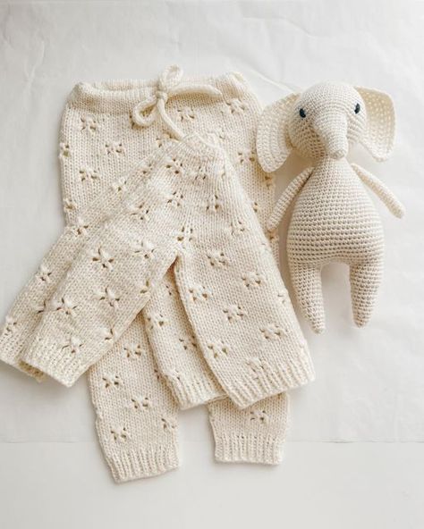 Baby Humor, Kids Sweater Pattern, Baby Dress Embroidery, Knitted Baby Outfits, Elephant Toy, Baby Knitwear, Baby Inspiration, Knitted Baby Clothes, Baby Necessities