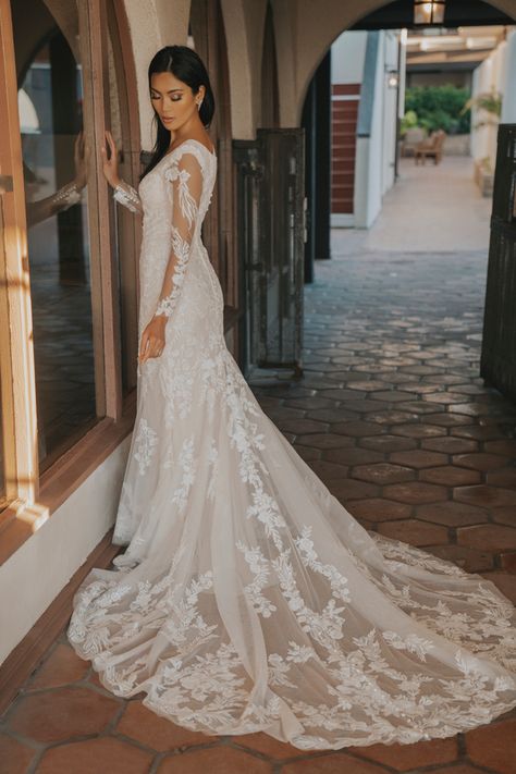 Wedding Luxury Dress, Long Sleeve Wedding Gown, Luxe Wedding Dress, Wedding Dress Elegant, Wedding Dress Backs, Wedding Dresses High Low, Long Sleeve Wedding Gowns, Modest Wedding Dress, Squared Neckline