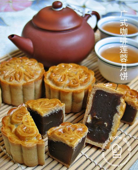 Chinese Moon Cake, Mooncake Recipe, Chinese Dessert, Chinese Festival, My Better Half, Autumn Festival, Think Food, Asian Desserts, Mooncake