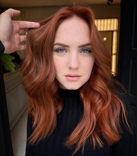 Solid Light Auburn Hair Color Red Hair For Cool Skin Tones, Auburn Hair Color With Highlights, Highlights Black Women, Red Hair Pale Skin, Auburn Hair Colors, Short Auburn Hair, Hair Color With Highlights, Hair Colors For Blue Eyes, Light Auburn Hair Color