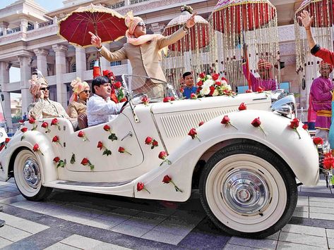 10 Insanely Inspirational Vintage Wedding Ideas That You May Not Know About Vintage Wedding Ideas, Vintage Groom, Vintage Car Wedding, Open Back Gown, Car Poses, Delhi Wedding, Places To Rent, Homemade Decor, Groom Poses