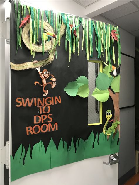 Tropical rainforest classroom door! Book Bulletin Boards, Rainforest Classroom Theme, Rainforest Room, Class Charter, Rainforest Classroom, Woodland Decorations, Classroom Theme Ideas, Book Bulletin Board, Rainforest Theme