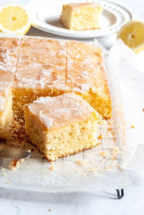 Lemon Drizzle Traybake Lemon Tray Bake, Traybakes Savoury, Lemon Buns, Mary Berry Lemon Drizzle Cake, Lemon Drizzle Traybake, Easy Lemon Drizzle Cake, Welsh Cakes Recipe, Cheesecake Cakes, Traybake Recipes