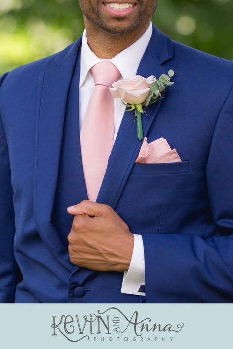 Blue Suit Pink Tie, Groomsmen Navy, Pink Tux, Pink Groomsmen, Blue Groomsmen Suits, Groom Blue Suit, Navy Blue Wedding Theme, Summer Outdoor Wedding, Blue Groomsmen