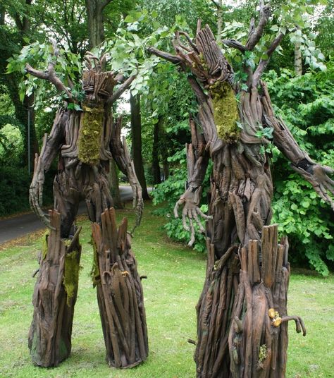 Tree Stilt Walkers | North West | UK                                                                                                                                                                                 More Tree Cosplay, Stilt Walker, Stilt Costume, Tree Costume, Tree People, Book Tree, Tree Faces, Stilts, Halloween 2019