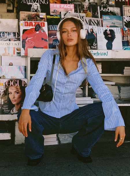 Layering Cropped Sweater, Fitted Shirt Outfit Women, Tight Button Up Shirt Outfit, Collard Shirt Outfit Women, Blue Shirt Outfit Aesthetic, Blue Pinstripe Shirt Outfit Women, Stripped Shirt Women Outfit, Fitted Button Up Shirt Outfit, Striped Button Up Outfit