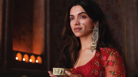 Deepika Padukone #Mastani Bajirao Mastani #1080P #wallpaper #hdwallpaper #desktop Mastani Deepika Padukone, Bajirao Mastani, Indian Dress Up, Deepika Padukone Style, Indian Photoshoot, Vintage Bollywood, Ranveer Singh, Indian Aesthetic, Indian Designer Outfits