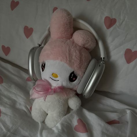 Playlist Covers Photo Mood, Music Cover Photos, Playlist Covers Photos, Images Hello Kitty, Walpaper Hello Kitty, Nostalgia Aesthetic, Pop Playlist, Hello Kitty Images, Hello Kitty Themes