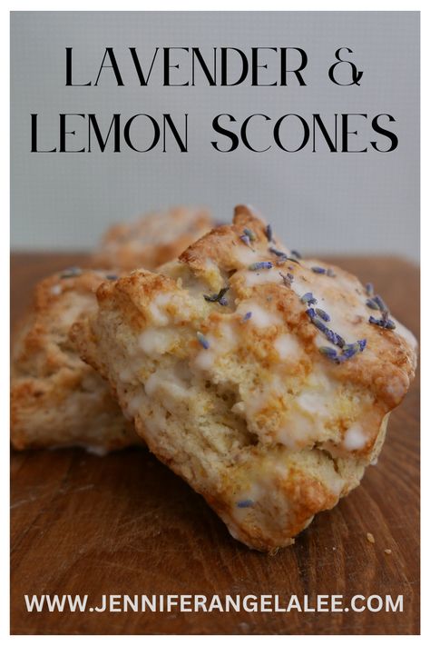 Scone Recipe Yule Baking, Lemon Lavender Scones, Lavender Dessert Recipes, Lavender Growing, Lavender Dessert, Lavender Scones, English Scones, Scones Recipe Easy, Lavender Recipes