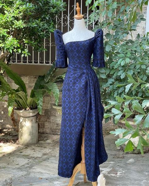 Vishu Outfits, Filipiñana Traditional, Batik Dress Modern Gowns, Filipiana Dress Modern Classy, Modern Filipiniana Outfit, Modern Filipiniana Outfit Classy Pants, Modern Filipiniana Outfit Classy, Filipina Outfit, Filipiniana Dress Modern Philippines