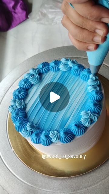 Rida Jamadar | HomeBaker | PCMC Pune on Instagram: ""Calming blues & sweet treats" . .  #bluedreamcake #cakedecorating #icingart #homemadecake #blueombre #bakingcommunity #bluefrosting #baking #cakeart #stree2 #trendingreels #pcmcbakers   (Blue cake, nozzle, 2m nozzle, icing techniques, cake tutorial, Pcmc baker)" Cake Color Schemes, Blue Icing Cake, Baby Blue Birthday Cake, Blue Cake Designs Birthday, Blue Cake Decoration, Blue Themed Cake, Blue Buttercream Cake, Blue Birthday Cakes, Ghost Cake