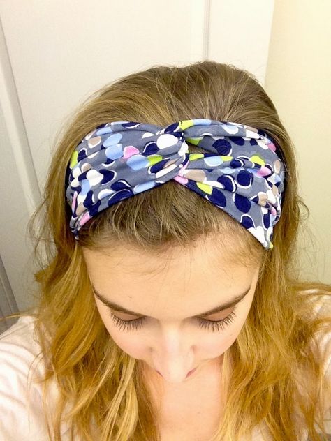 Kraftie Katie: DIY Headband Tutorial (Super Easy!) Diy Nurse Headband, Easy Diy Headbands, Hair Bandana Diy, Sweatband Diy, Cotton Fabric Headbands Diy, How To Make A Turban Head Wraps, How To Make A Hair Band Fabric Headbands, Sew Hair Band, Top Knot Headband Diy