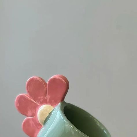 Ceramics mugs ❤️ on Instagram: "Pottery flower mugs design by @doryas.ceramic" Flower Handle Mug, Flower Cup Ceramic, Flower Ceramics, Pottery Flowers, Ideas Ceramica, Ceramica Ideas, Flower Mugs, Ceramics Mugs, Pottery Flower