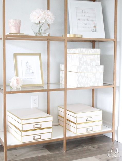 Cajas archiveras como estas Blush And Gold Office, Glam Office, Cheap Office Furniture, Gold Office, Gold Glam, Plywood Furniture, Modern Home Office, Chic Office, Home Office Space