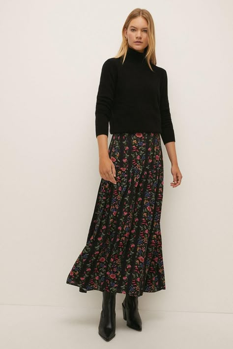 Boho Skirt With Boots, Jumper And Long Skirt Outfit, What To Wear To An Art Show Outfit, How To Style A Midi Skirt, Skirt And Ankle Boots Outfit, Midi Dress With Ankle Boots, Midi Skirt With Boots, Transitional Aesthetic, Estilo Kardashian