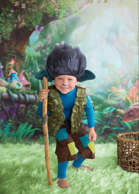 Dreamworks Trolls, Trolls World Tour, Halloween Costume Trolls Branch Costume, Branch Trolls Costume, Troll Costume Diy, Branch From Trolls, Branch Costume, Trolls Costume, Trolls Party Favors, Branch Trolls, Troll Costume