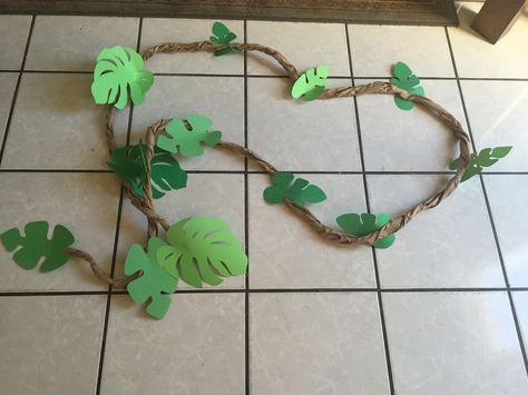 Magalie Sarnataro's props Jungle vignette Jungle vines twisted brown paper with cricut leaves Diy Jungle Vines Brown Paper, Paper Jungle Leaves, Jungle Graduation Theme, Cricut Jungle Theme, Diy Jungle Decorations, Welcome To The Jungle Theme, Jungle Props, Diy Jungle Theme Decorations, Jungle Theme Decoration Ideas