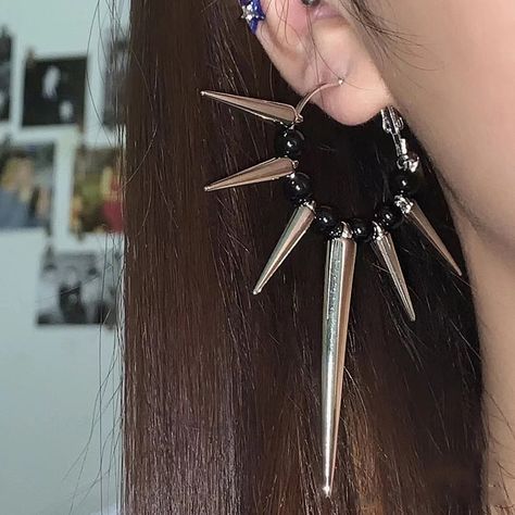 Grunge Rock Accessories Rivet Hoop Earrings Cool Hip Hop Earrings for Women Egirl Jewelry Punk Korean Earrings Fashion Silver Grunge Earrings, Sharp Earrings, Spike Earrings Punk, Rivet Earrings, Egirl Jewelry, Hop Earrings, Grunge Earrings, Moda Grunge, Gothic Party