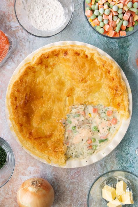 Salmon Pot Pie, Salmon Pie Recipe, Sweet Munchies, Salmon Risotto, Salmon Pie, Salmon Fish Cakes, Parsley Sauce, Salmon Vegetables, Family Baking