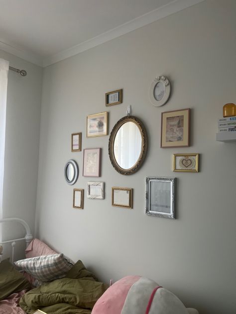 Coquette Gallery Wall, French Aesthetic Bedroom, Aesthetic Picture Frame, Vintage Aesthetic Bedroom, Bedroom Picture Frames, Girly Wall Decor, House Bedroom Ideas, Bedroom Ideas Aesthetic, Coquette Room